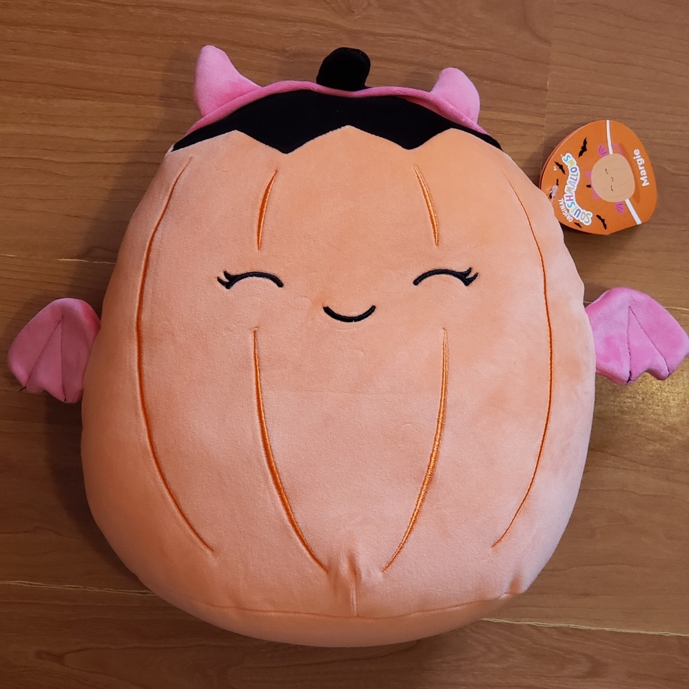NWT‼️ Squishmallows Margie the pink devil bat - Halloween 2024
